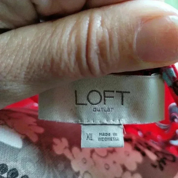 LOFT Floral Bib Front Blouse Red Small - Picture 7 of 10